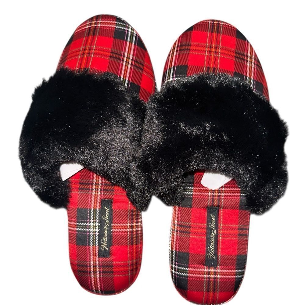 Victoria's Secret Red Plaid Fur Slippers. Size S (5-6)